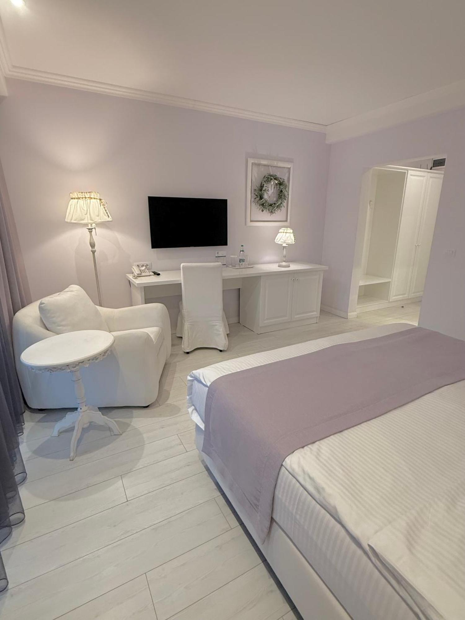 Krystal Boutique Mansion Hotel Hunedoara Exterior photo