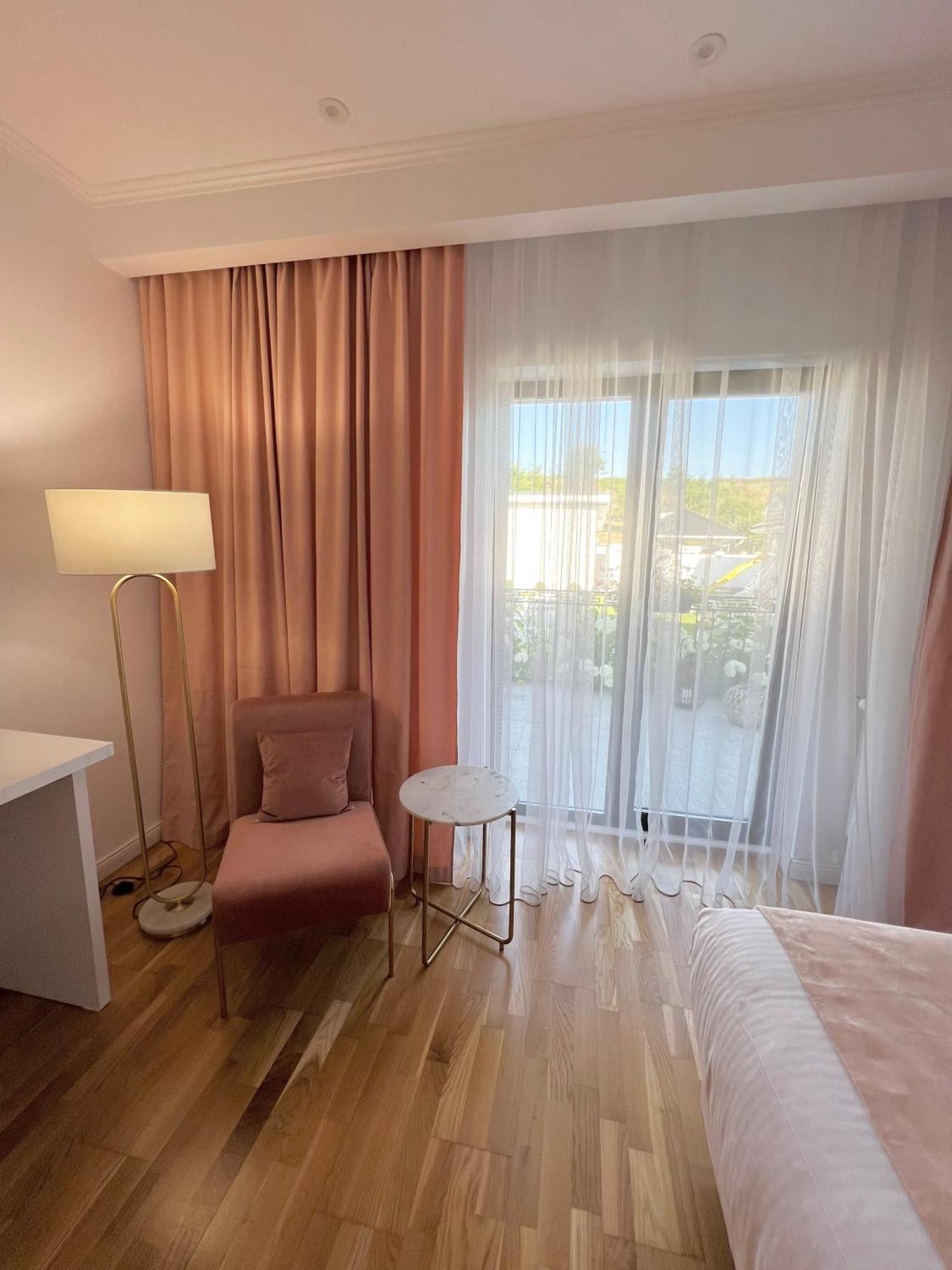 Krystal Boutique Mansion Hotel Hunedoara Exterior photo