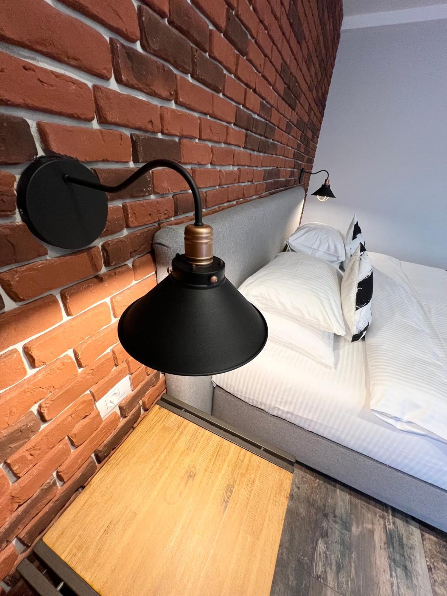 Krystal Boutique Mansion Hotel Hunedoara Exterior photo